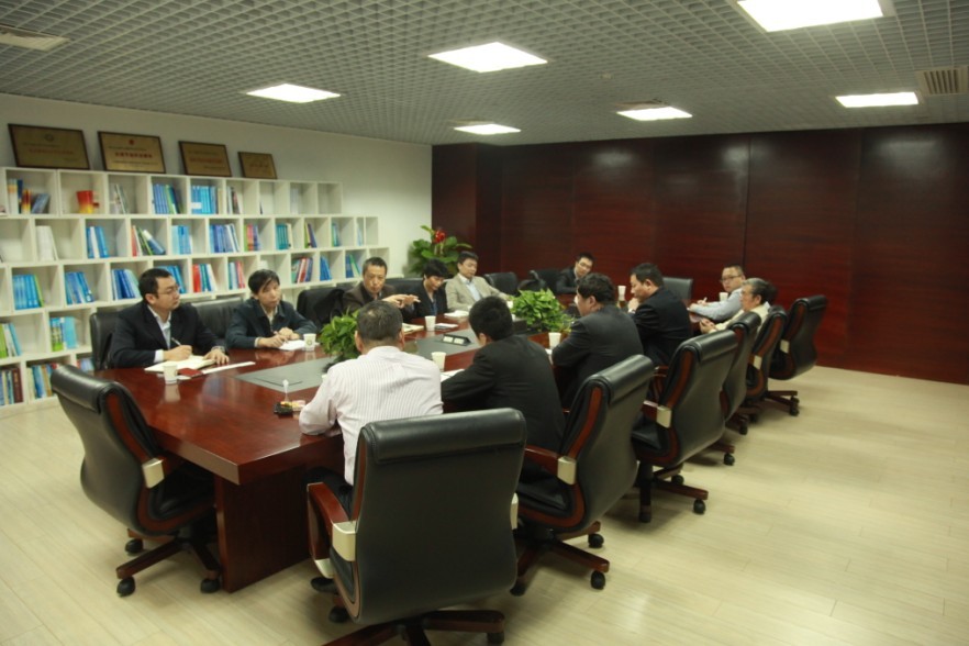 鎮(zhèn)江經(jīng)信委、開發(fā)區(qū)管委會(huì)一行到訪促進(jìn)中心