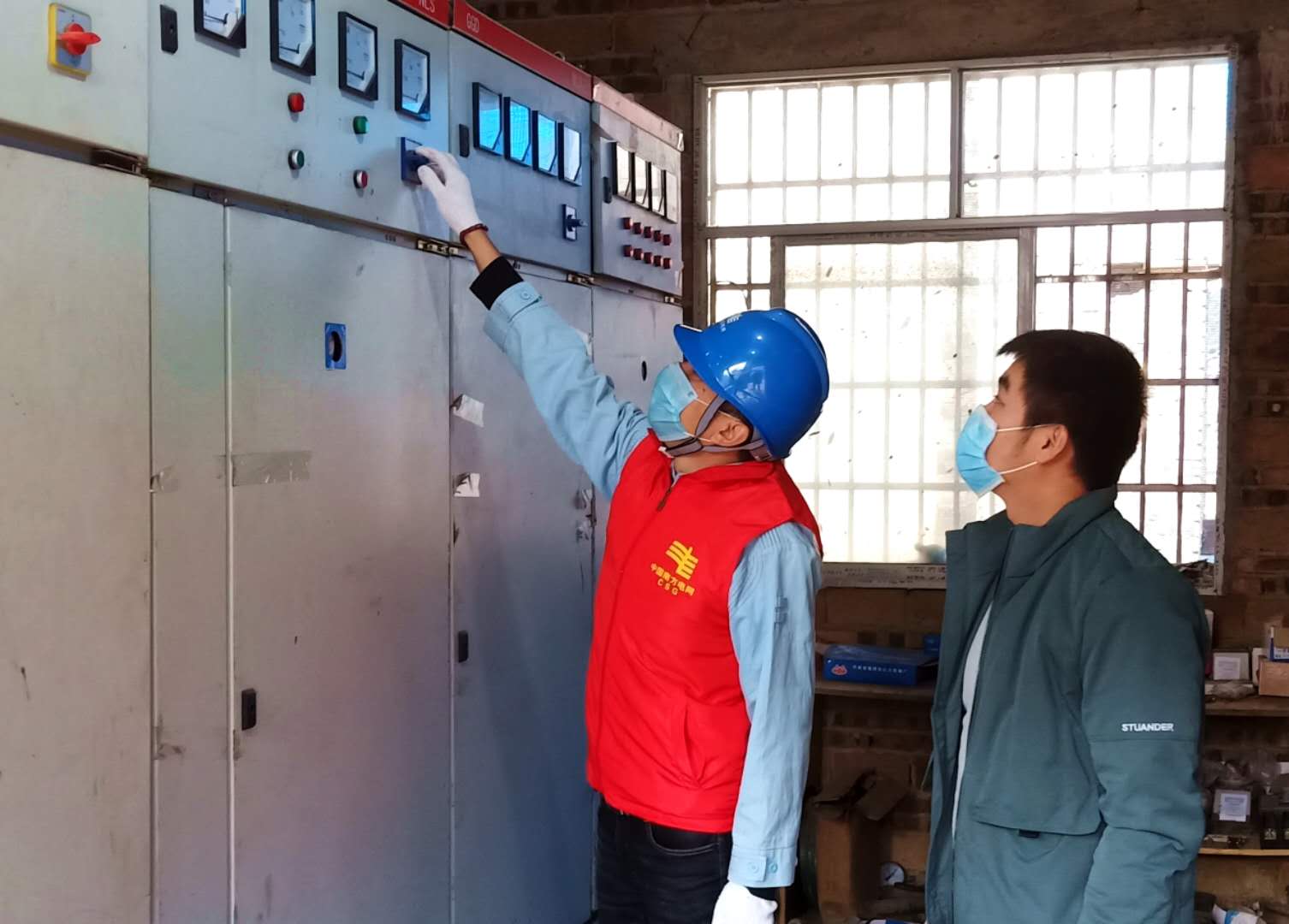 平塘供電局：主動(dòng)走訪現(xiàn)場辦公，助推企業(yè)有序復(fù)工
