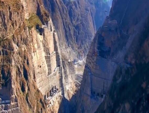 為建烏東德水電站，在峽谷底部挖90米深洞穴，用來干嘛的？