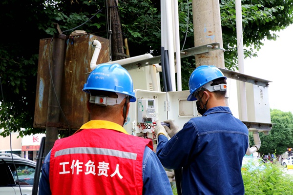 國網(wǎng)伊犁供電公司：嚴抓“小”現(xiàn)場，推進“大”安全