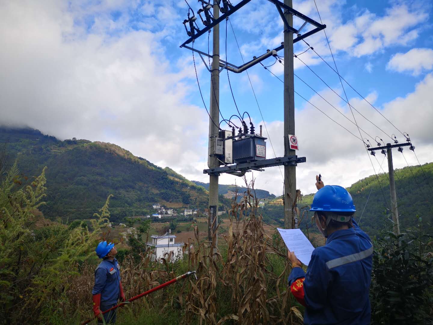 臨滄云縣供電局開展線路維護(hù)改造，全面提升供電可靠性