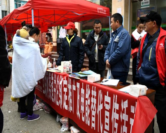 貴州電網鎮(zhèn)遠供電局開展“互聯(lián)網渠道關注綁定及電能替代”宣傳活動