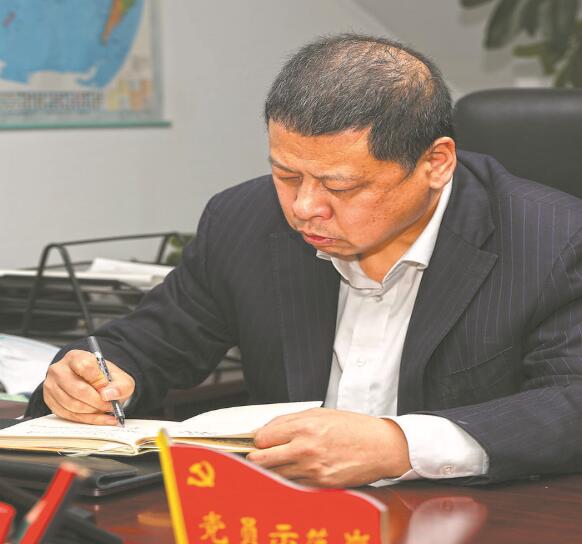 有他在，大家心里就有底了——記國(guó)家電網(wǎng)有限公司特等勞動(dòng)模范汪波