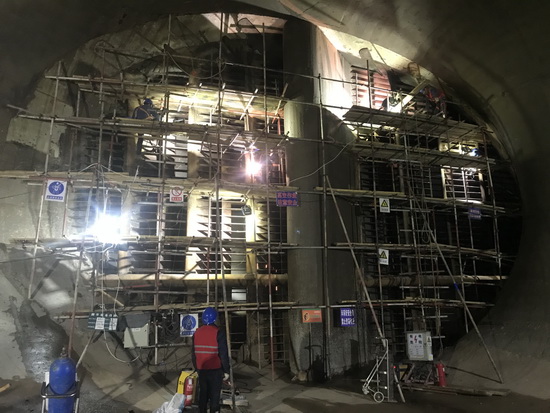 國網(wǎng)劉家峽水電廠7、8號機(jī)組進(jìn)水口攔污柵補(bǔ)焊打磨修復(fù)順利完成
