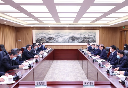 辛保安、張智剛與哈電集團(tuán)董事長(zhǎng)曹志安、總經(jīng)理吳偉章會(huì)談