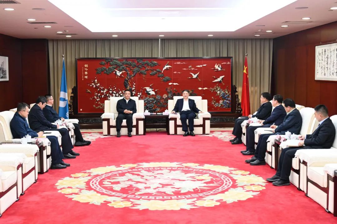 溫樞剛會見哈電集團董事長、黨委書記曹志安