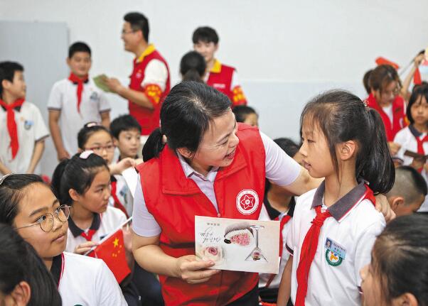 浙江永嘉縣紅十三愛(ài)心社25年，幫助4630名貧困學(xué)生