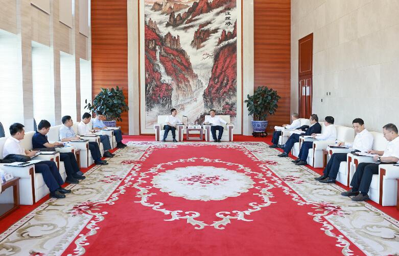 宋海良與武漢理工大學(xué)黨委書記信思金、校長楊宗凱座談