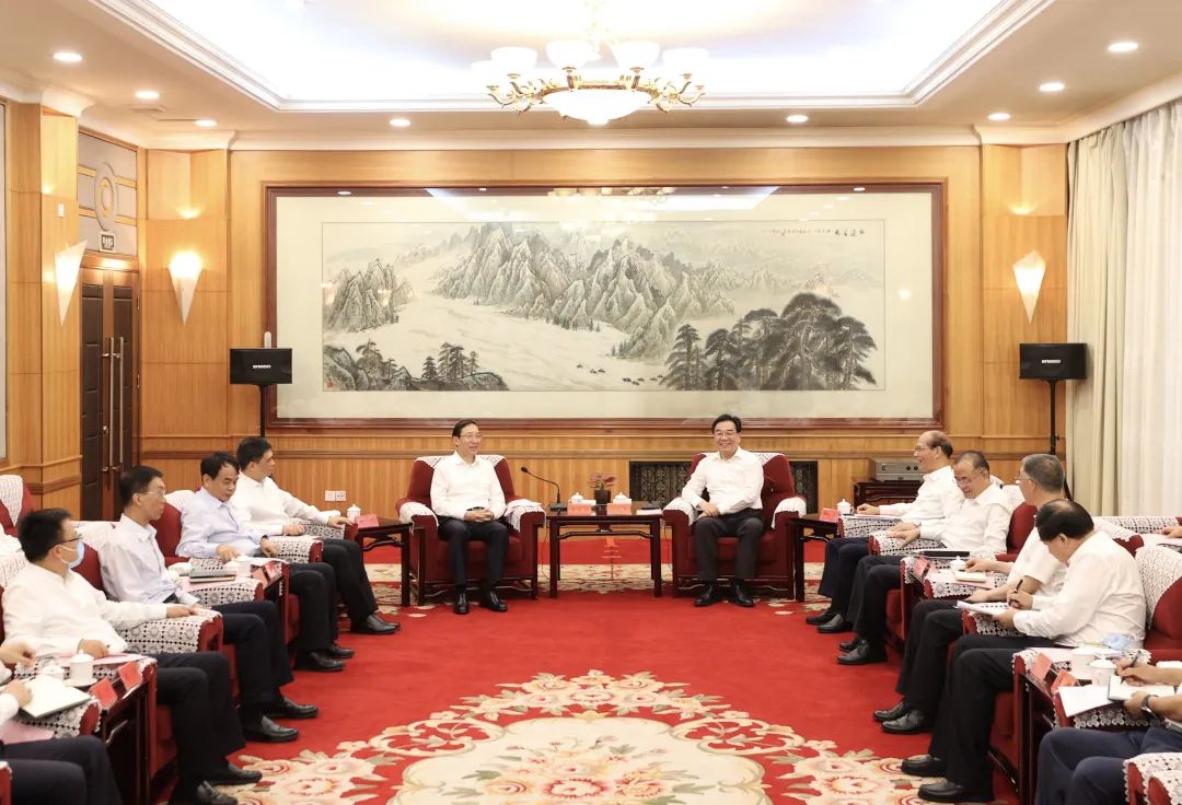國家電網(wǎng)董事長、黨組書記辛保安與青海省委書記信長星、省長吳曉軍會談
