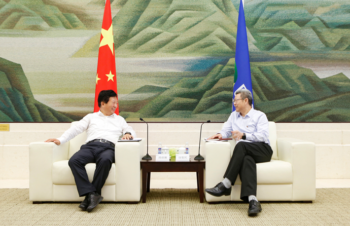 錢智民會(huì)見煙臺(tái)市委副書記、市長鄭德雁