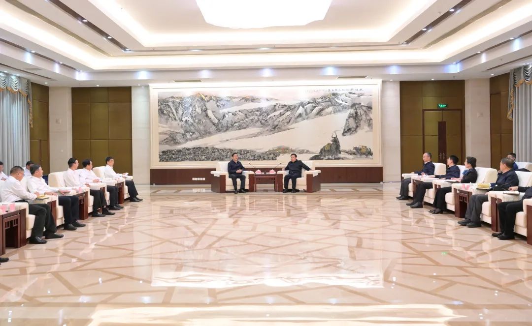 國家電網(wǎng)公司董事長、黨組書辛保安與四川省委書記王曉暉會談