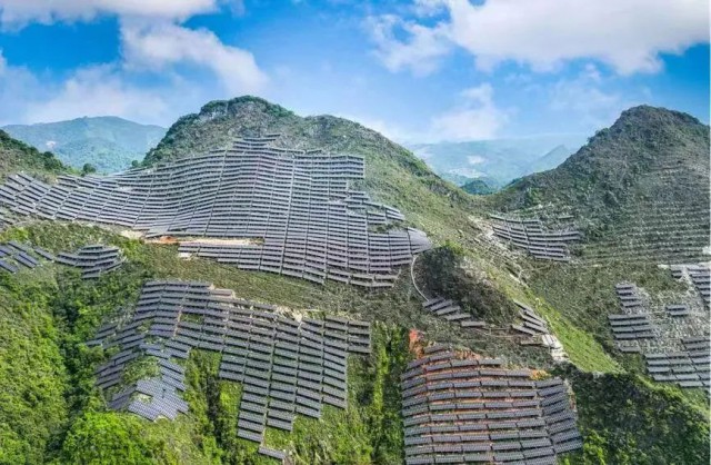 全國首例！吉電股份“大容量、高坡度”集中式山地光伏項(xiàng)目并網(wǎng)