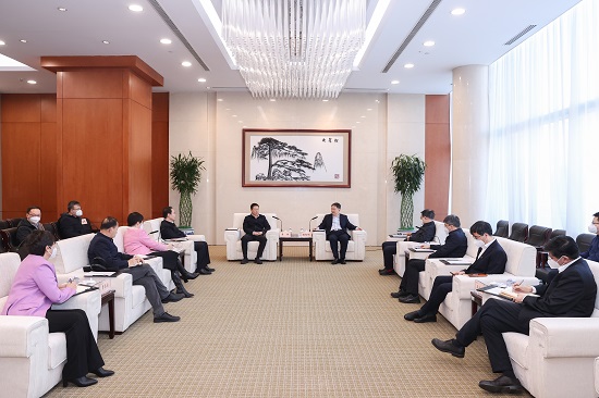 溫樞剛鄧建玲會見鄂爾多斯市委書記李理、市長杜匯良