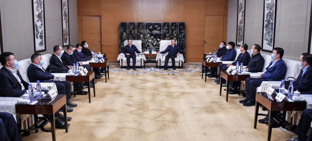 大唐集團(tuán)黨組書記、董事長鄒磊與陜投集團(tuán)董事長袁小寧、總經(jīng)理趙軍會(huì)談