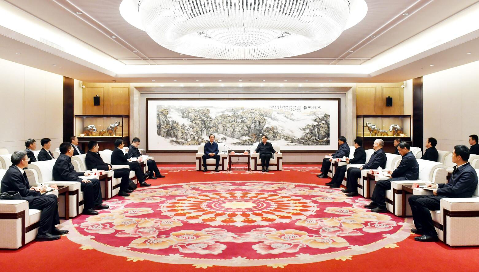 中國(guó)電建黨委書(shū)記、董事長(zhǎng)丁焰章與河北省委常委、石家莊市委書(shū)記張超超會(huì)談