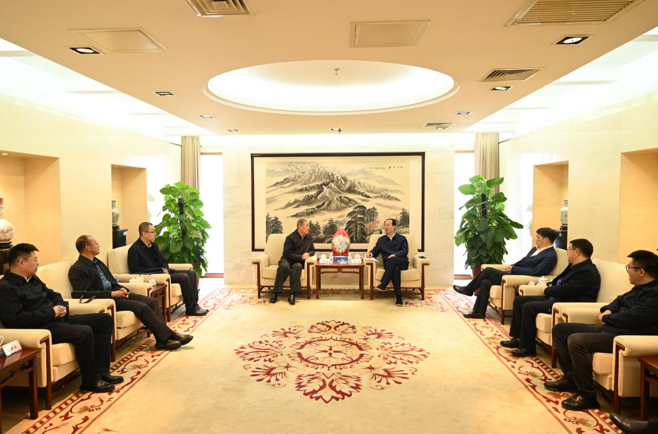 中國(guó)電建黨委書記、董事長(zhǎng)丁焰章會(huì)見內(nèi)蒙古能源集團(tuán)黨委書記、董事長(zhǎng)何雨春