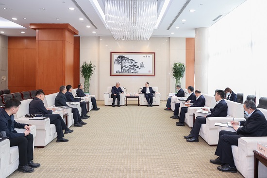 華能集團黨組書記溫樞剛會見青海省委常委、海東市委書記烏拉孜別克·熱蘇力汗