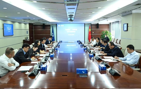 中國電建黨委常委、副總經(jīng)理劉源與中國建材股份副總裁王兵舉行會談