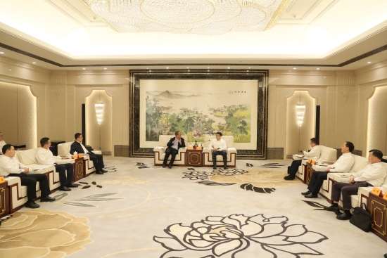 中國(guó)電建黨委副書記、總經(jīng)理王斌與江蘇省委常委、蘇州市委書記曹路寶舉行會(huì)談