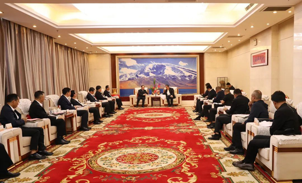 華電集團黨組書記、董事長江毅與喀什地委副書記、行署專員艾尼瓦爾·吐爾遜舉行會談