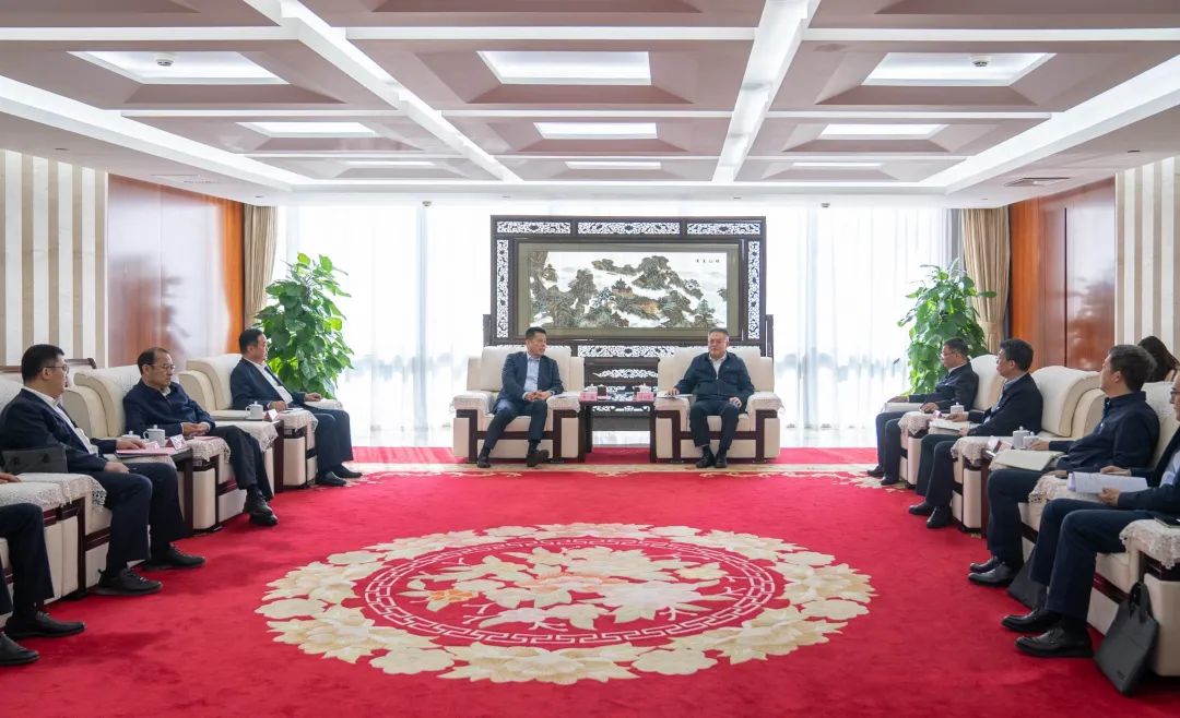 華電集團黨組副書記、總經(jīng)理葉向東與山東能源黨委書記、董事長李偉舉行會談