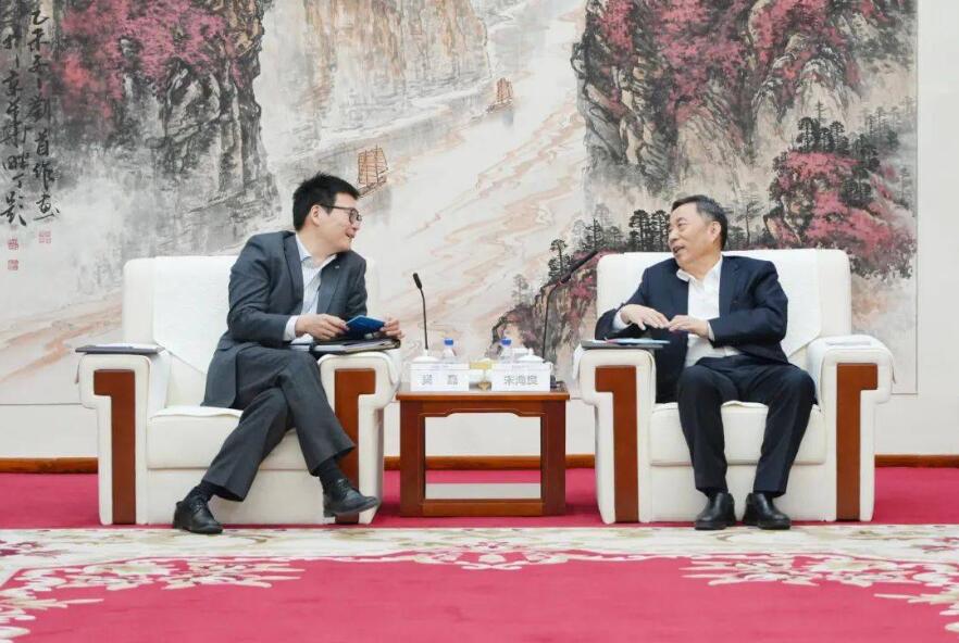 中國能建黨委書記、董事長宋海良與上海電氣集團黨委書記、董事長吳磊會談