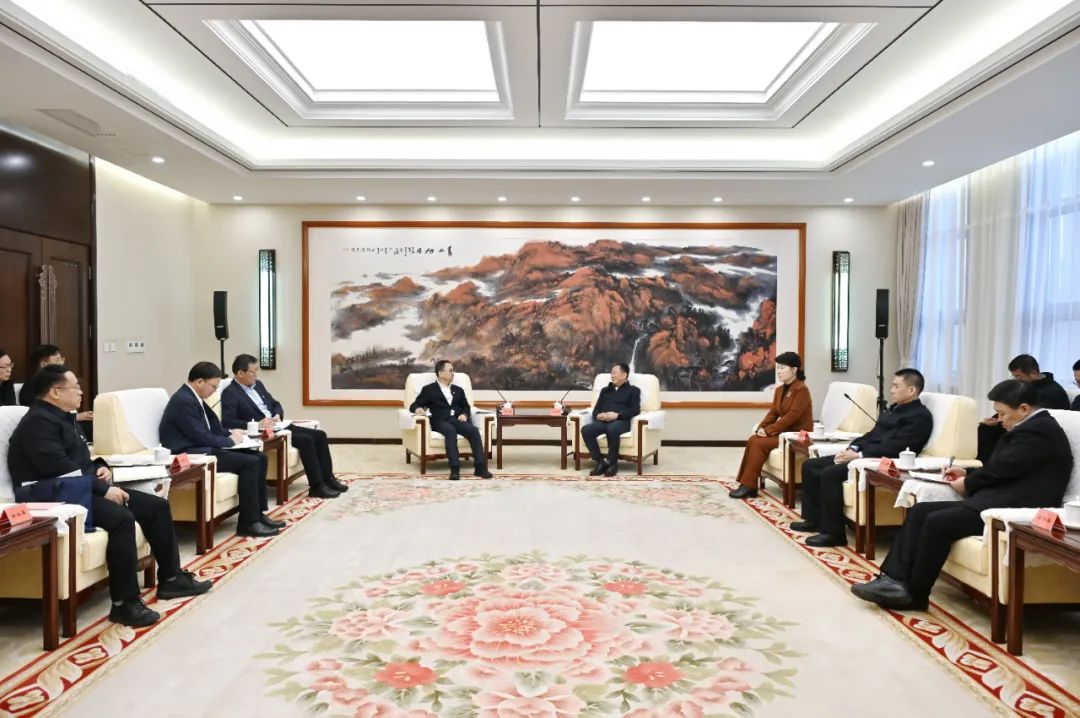 中國(guó)大唐集團(tuán)有限公司董事長(zhǎng)鄒磊拜會(huì)內(nèi)蒙古自治區(qū)黨委書(shū)記孫紹騁、自治區(qū)主席王莉霞