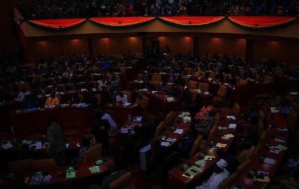 英媒：加納議會欠電費，電力公司拉閘打斷國情咨文