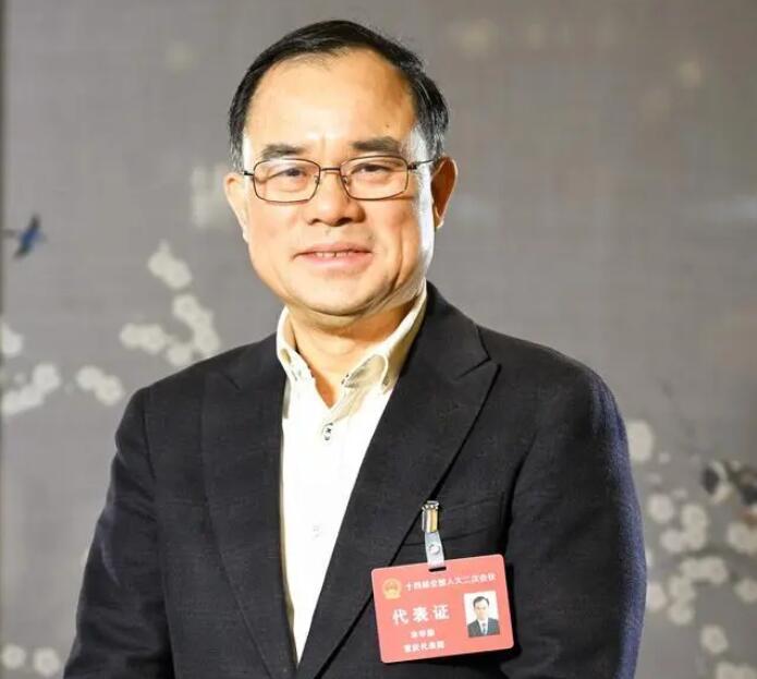 【兩會(huì)好聲音】全國(guó)人大代表、長(zhǎng)安汽車(chē)董事長(zhǎng)朱華榮：強(qiáng)化市場(chǎng)調(diào)節(jié)手段，進(jìn)一步改善汽車(chē)消費(fèi)環(huán)境
