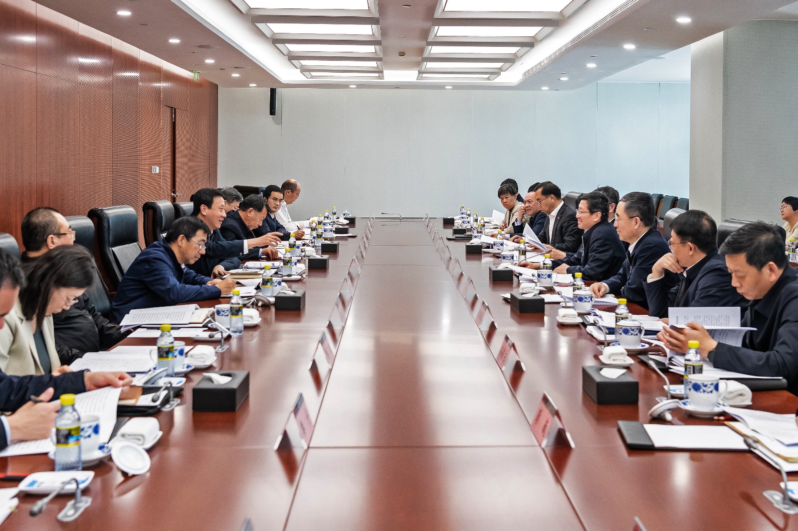 國家能源局黨組成員、副局長任京東一行到國家能源集團(tuán)調(diào)研