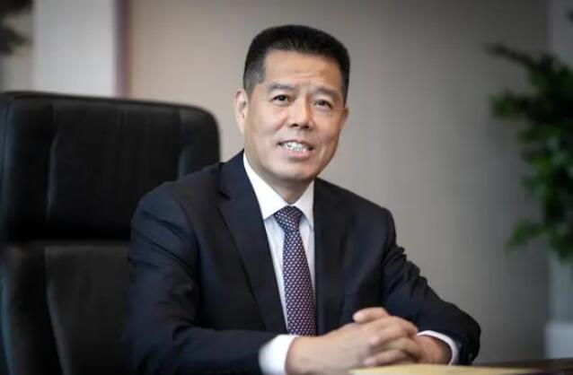加快推動傳統(tǒng)煤炭企業(yè)向新能源企業(yè)轉(zhuǎn)型發(fā)展——訪全國人大代表，山東能源集團黨委書記、董事長 李偉