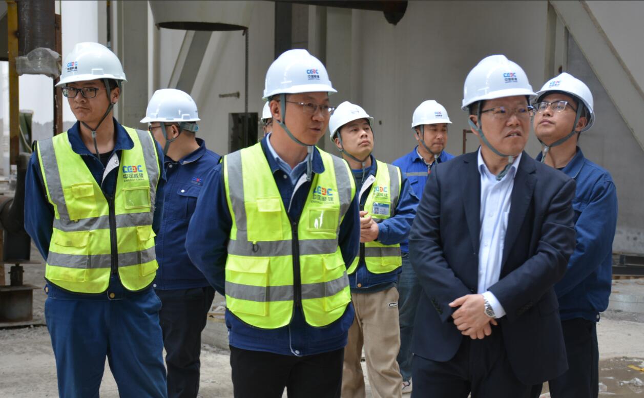 中國能建建筑集團(tuán)黨委副書記、總經(jīng)理羅耕能到正寧百萬項目指導(dǎo)調(diào)研