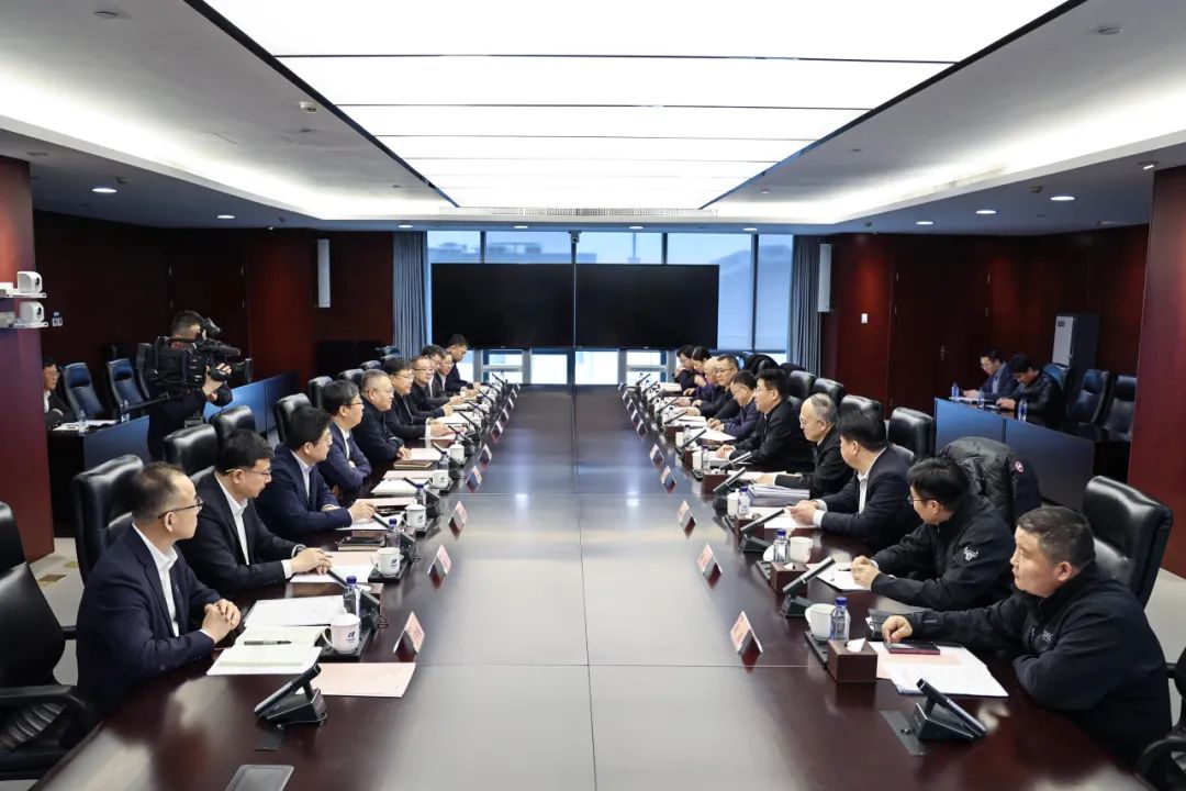 華電集團黨組副書記、總經(jīng)理葉向東與北京市副市長高朋舉行會談