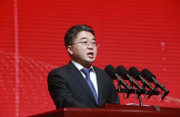 “垃圾大王”嚴(yán)圣軍，拿啥完成近千億投資?