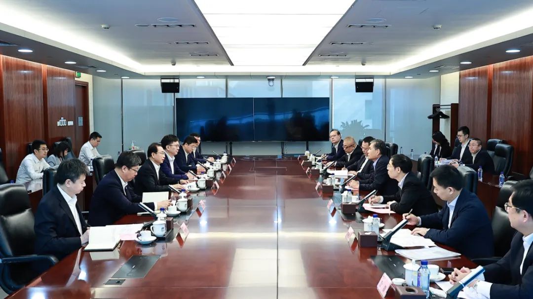 華電集團黨組書記、董事長江毅與中國太平保險集團黨委書記、董事長王思東舉行會談