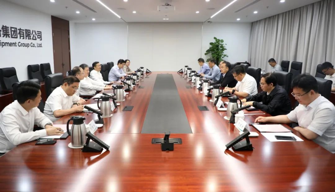 中國(guó)電氣裝備黨委副書記、總經(jīng)理周群會(huì)見鄭州市委副書記、市長(zhǎng)何雄