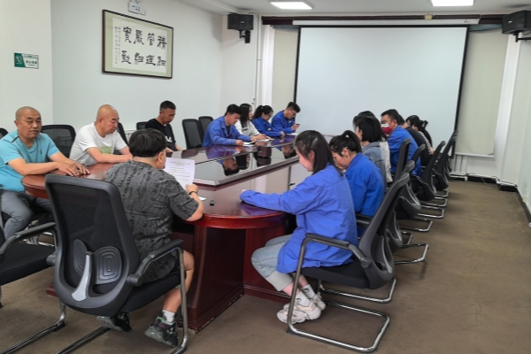 烏海千里山供電公司：加強(qiáng)理論學(xué)習(xí)，風(fēng)清氣正過(guò)節(jié)