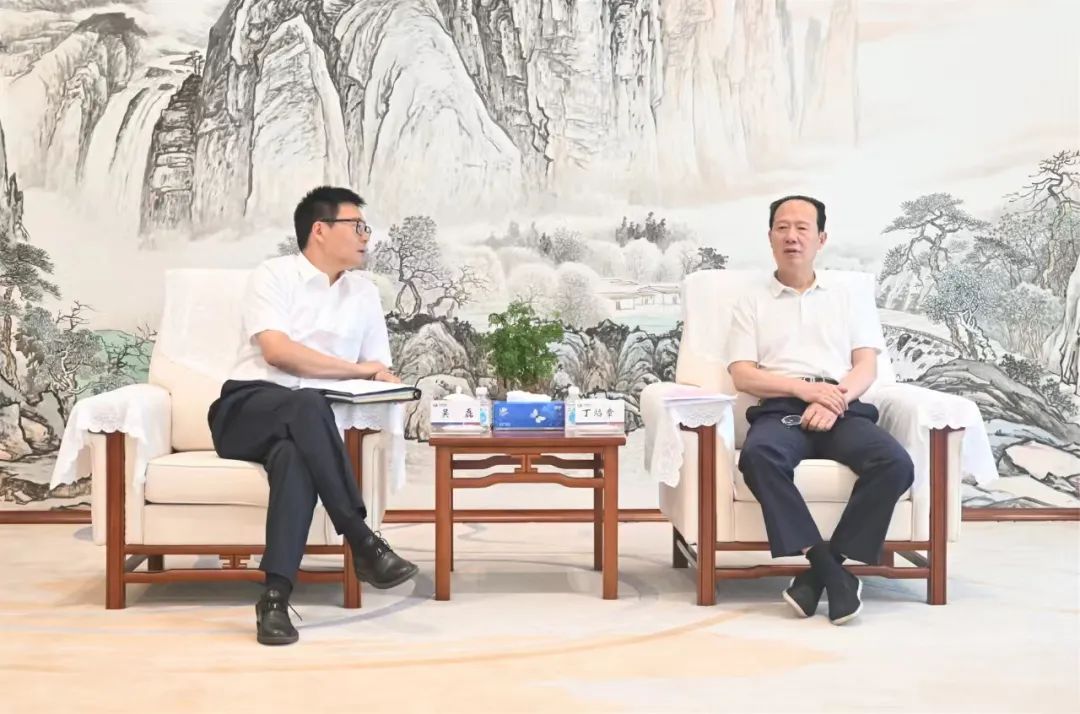 中國電建黨委書記、董事長丁焰章與上海電氣集團黨委書記、董事長吳磊會談