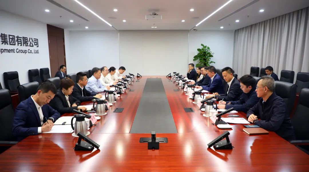 中國電氣裝備黨委書記、董事長李洪鳳會(huì)見上海市國資委黨委書記、主任賀青