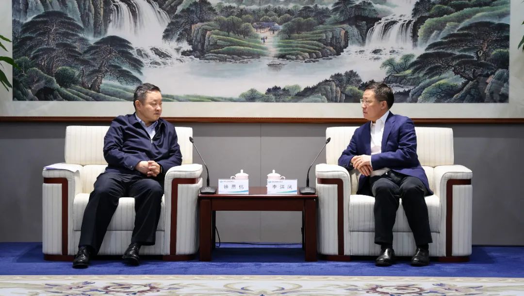 中國電氣裝備黨委書記、董事長李洪鳳會(huì)見中國國新黨委書記、董事長徐思偉