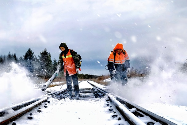 國家能源集團(tuán)：鏖戰(zhàn)風(fēng)雪 守護(hù)“鋼鐵動(dòng)脈”
