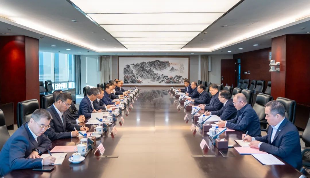 華電集團(tuán)黨組書記、董事長江毅會(huì)見中國中車黨委書記、董事長孫永才