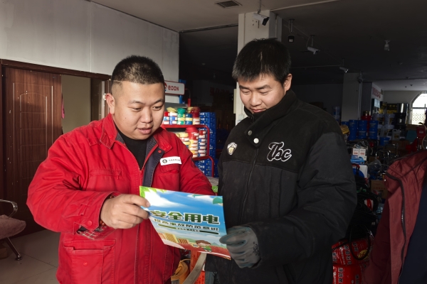 內(nèi)蒙古電力集團(tuán)烏海千里山供電公司蒙電愛心光明行，用電無憂進(jìn)社區(qū)