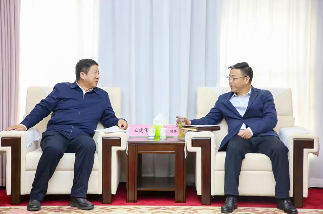 大唐甘肅公司黨委書記、董事長王建偉與甘肅能化集團黨委書記、董事長謝曉鋒會談