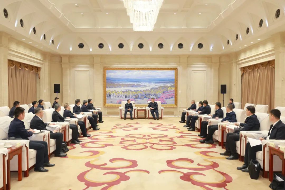 華電集團(tuán)黨組書記、董事長江毅與新疆維吾爾自治區(qū)主要領(lǐng)導(dǎo)舉行會(huì)談