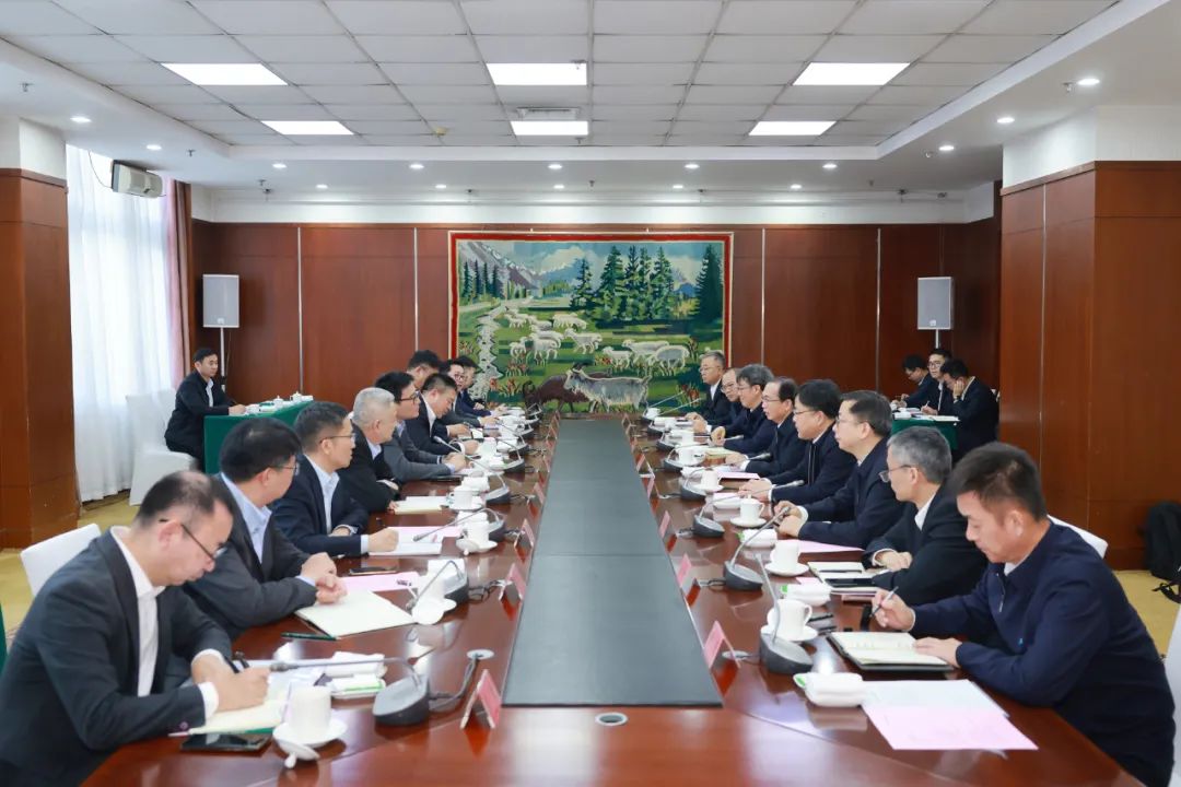 華電集團(tuán)黨組書記、董事長(zhǎng)江毅與上海電氣黨委書記、董事長(zhǎng)吳磊舉行會(huì)談