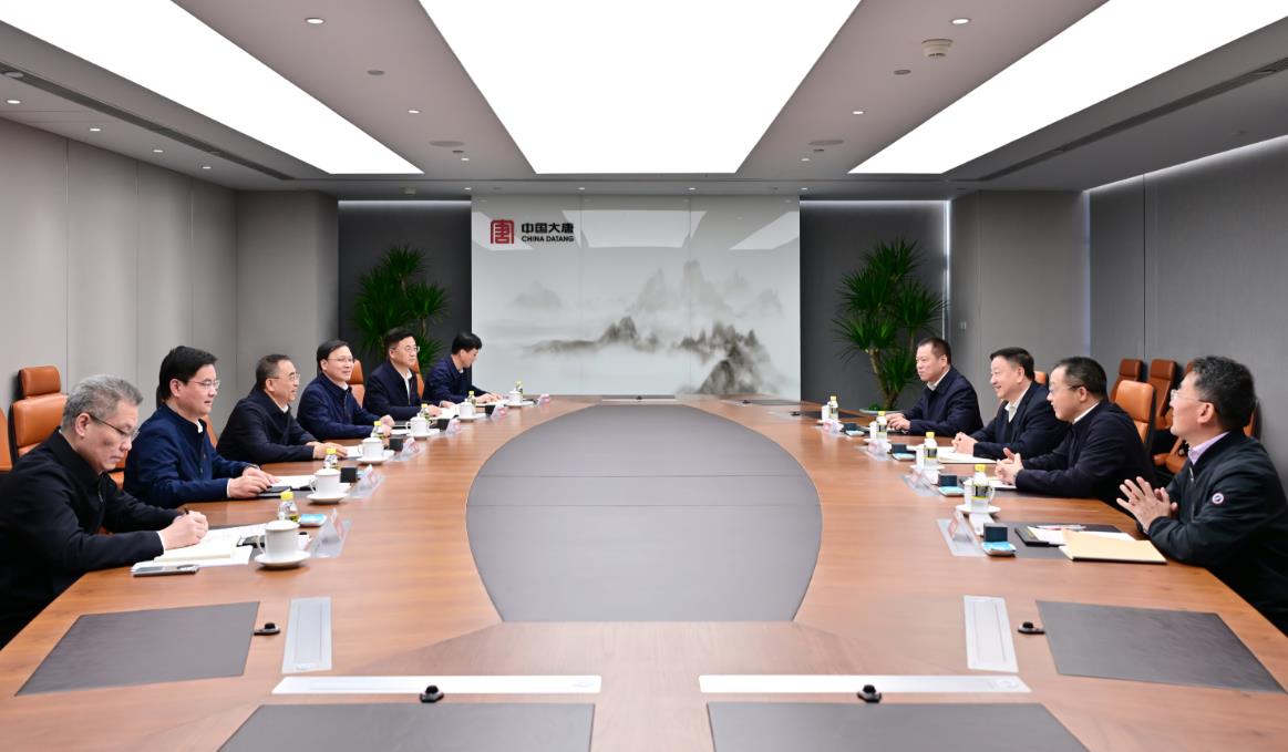 中國(guó)大唐董事長(zhǎng)鄒磊、總經(jīng)理張傳江與中廣核董事長(zhǎng)楊長(zhǎng)利、總經(jīng)理高立剛會(huì)談