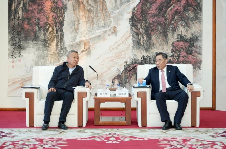 中國能建黨委書記、董事長(zhǎng)宋海良與山東發(fā)展集團(tuán)黨委書記、董事長(zhǎng)高長(zhǎng)生會(huì)談