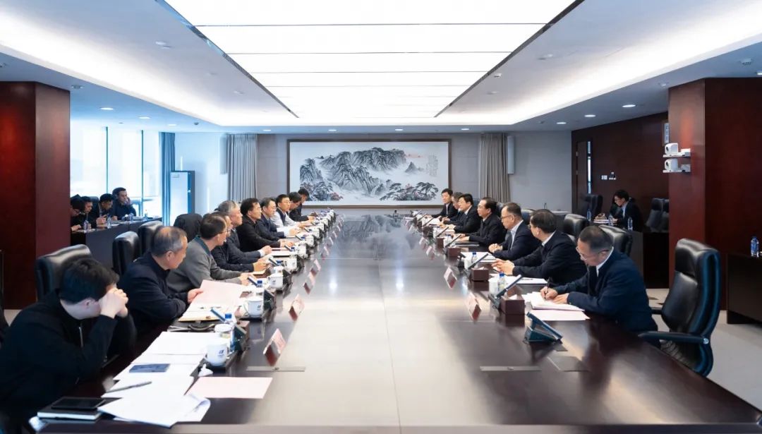 華電集團(tuán)董事長、黨組書記江毅與北京市政府黨組成員、副市長文獻(xiàn)舉行會談